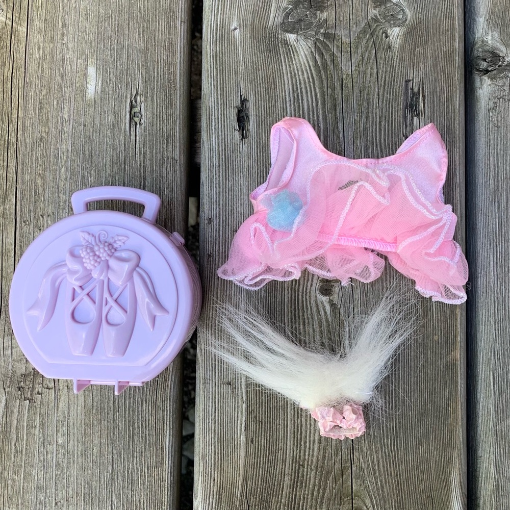 Fisher Price Briarberry Bear Ballet Outfit And Carrying Case